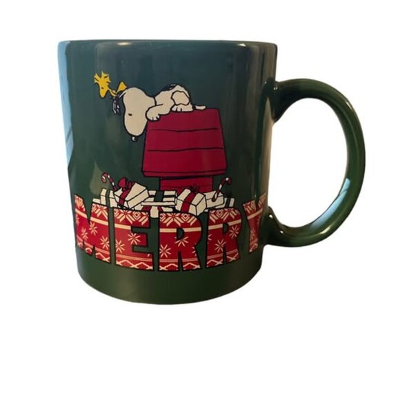 PEANUTS Large 20oz 'MERRY' Mug Christmas Snoopy Dark Green - Picture 1 of 6